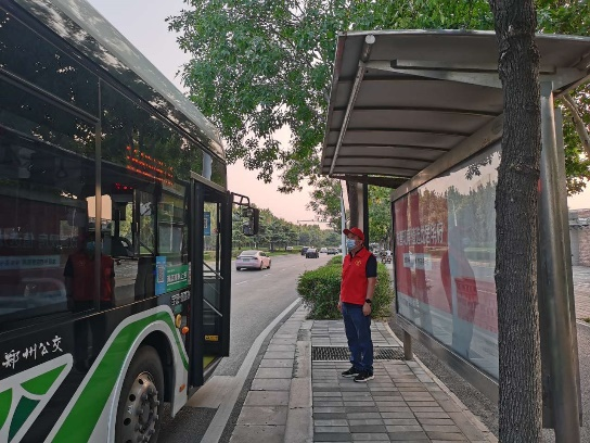 我院积极参与郑州公交“爱随车行”项目志愿服务