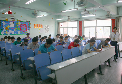 2012届订单班录用考试现场