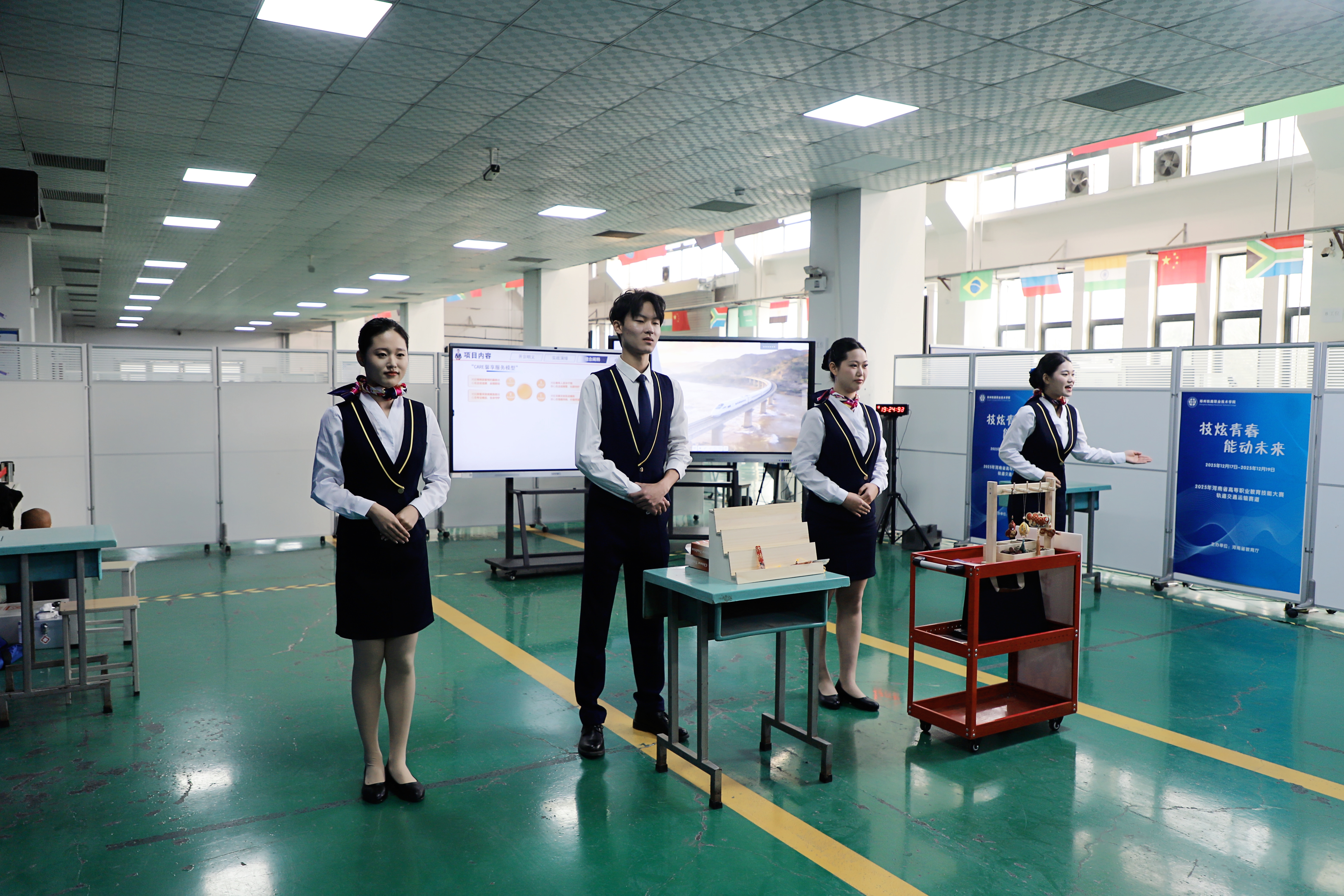 2025年河南省高等职业教育技能大赛 “轨道交通运输”“医疗器械制造与运维”“艺术设计”赛道在我校成功举行