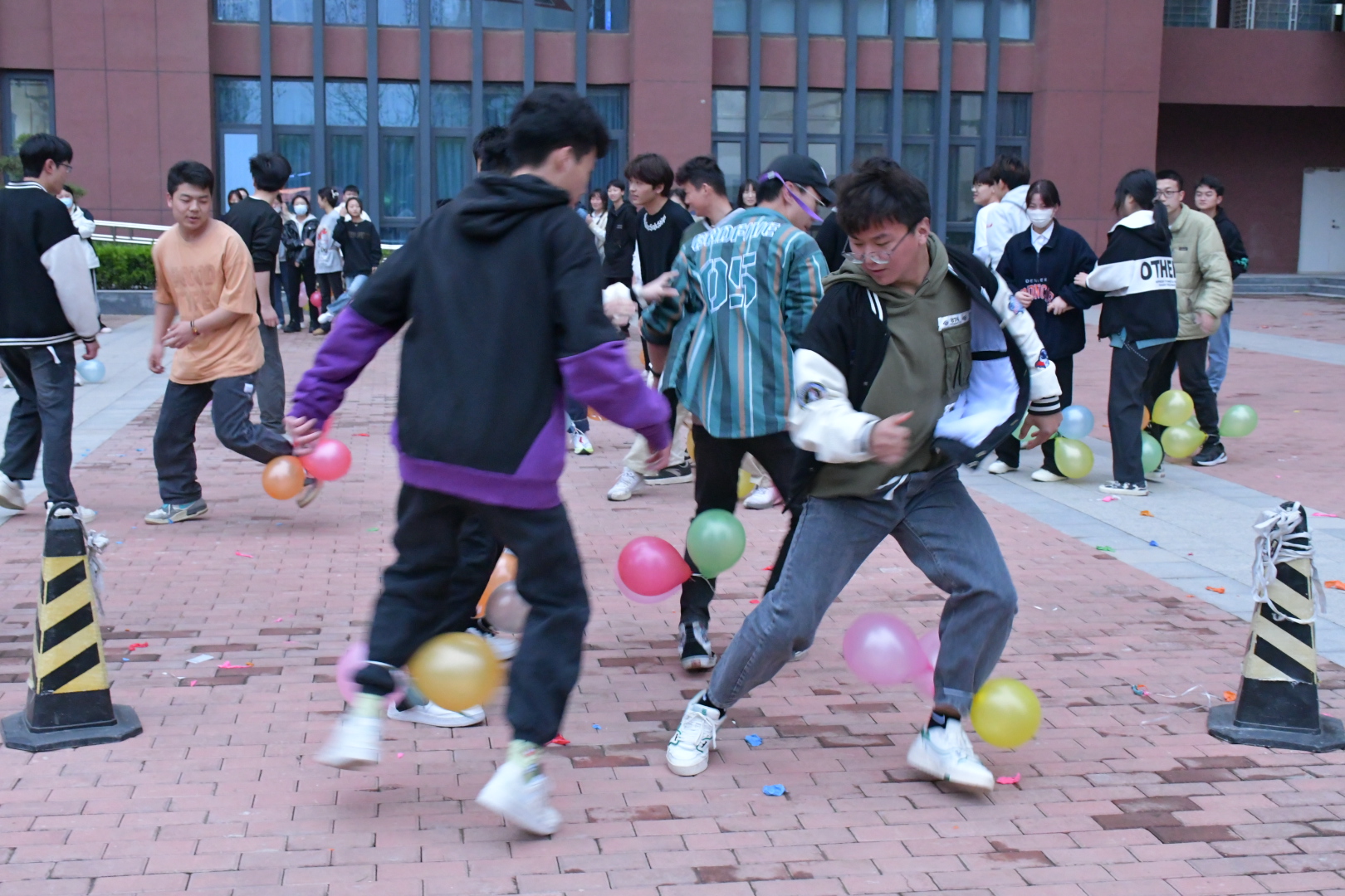 “活力丝路”•“欢乐踩气球”