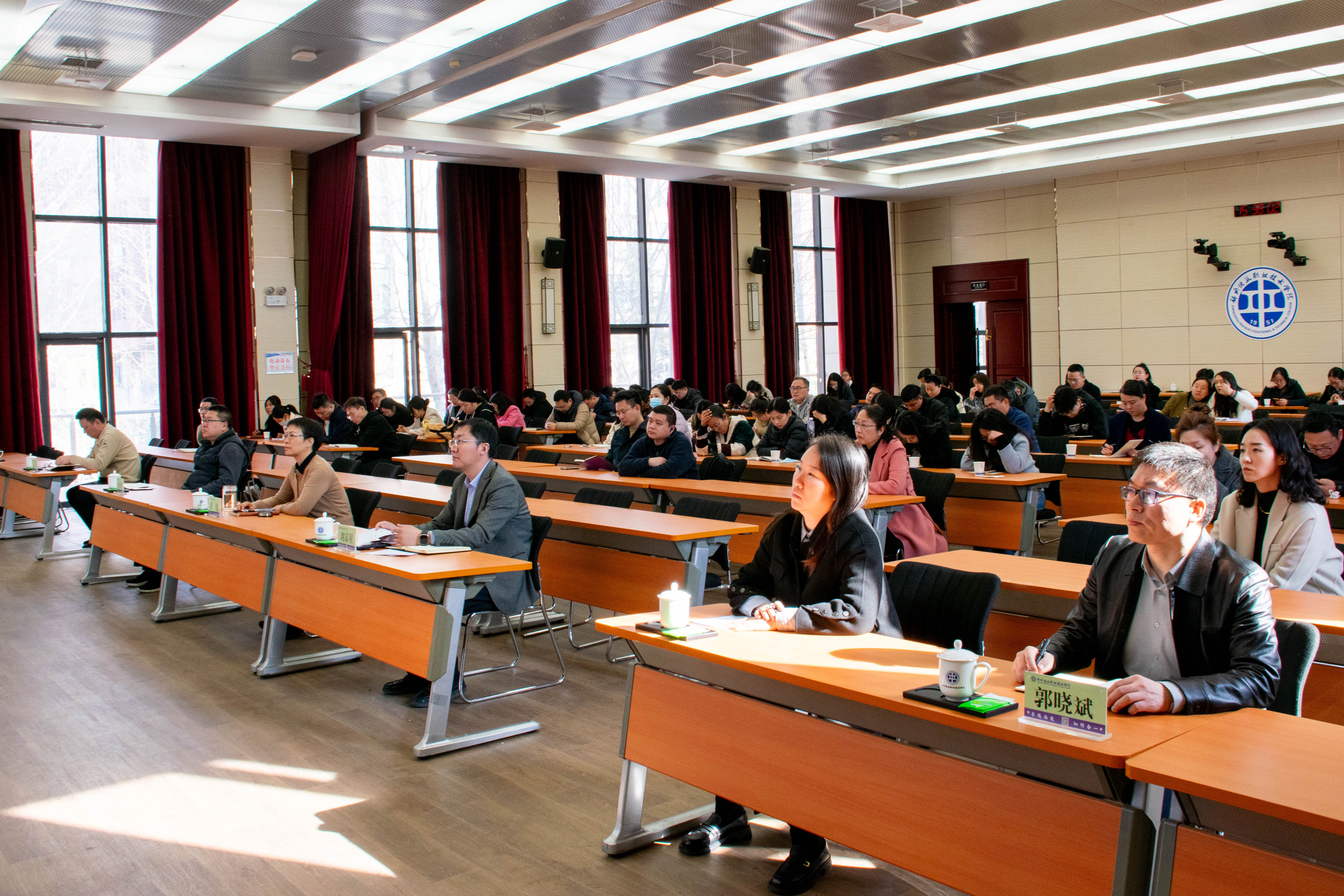 举办突发应急事件培训_高校学生安全应急处置培训会_杨飞云副教授专题报告